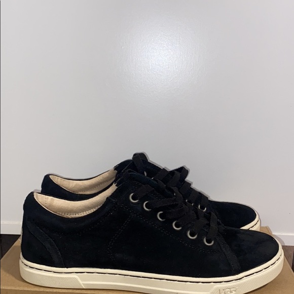 Ugh shoes - Picture 2 of 4